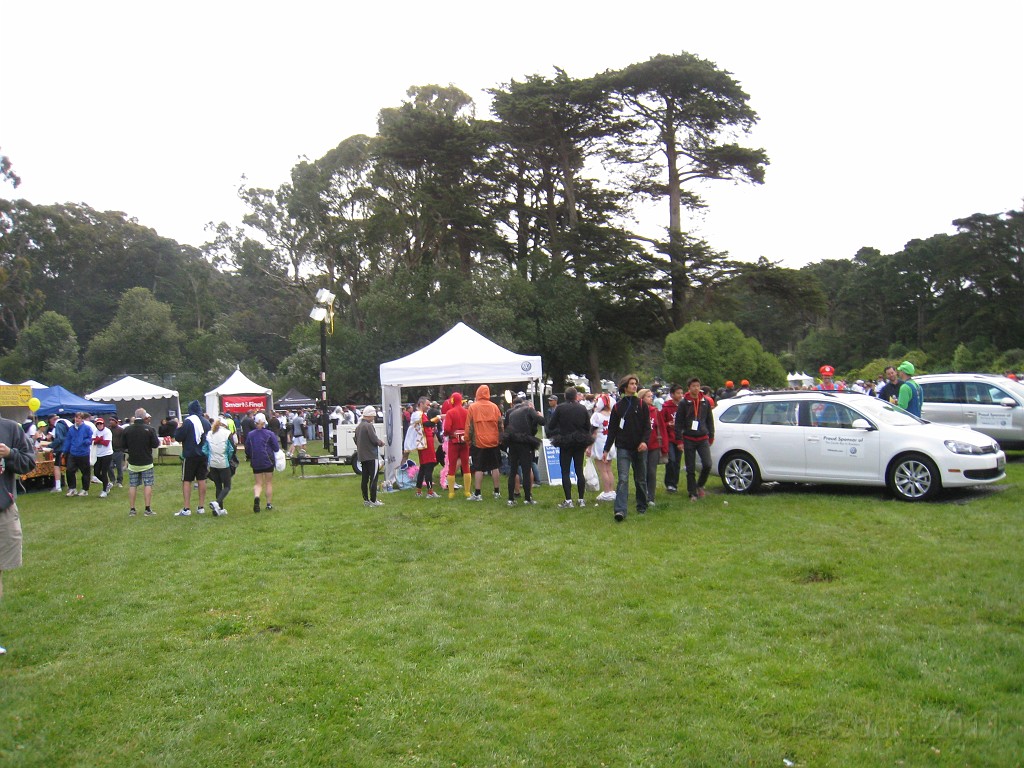 2011 Bay to Breakers Sunday 0610.JPG - I was able to participate in the 2011, 100th anniversary of the San Francisco Bay to Breakers 12K race. A great weekend for sight seeing and racing.